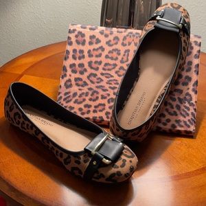 “Walk on the wild side !” In these stunning flats. Size 9.5